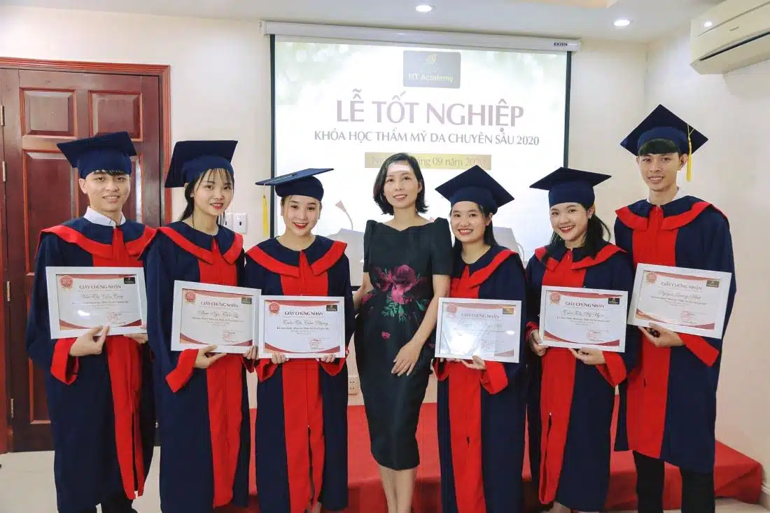 CEO Truong Hoang Thi 105